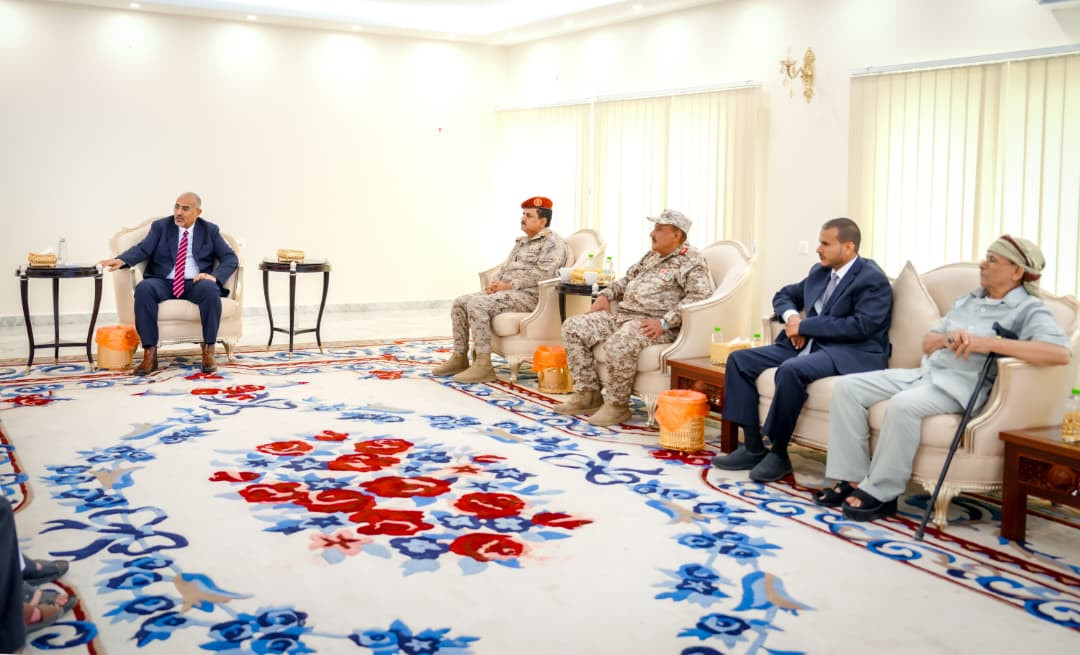 الرئيس الزُبيدي يبحث مع الشيخ البركاني سُبل تضافر الجهود لتعزيز الأمن والاستقرار في المحافظات المحررة الرئيس الزُبيدي يبحث مع الشيخ البركاني سُبل تضافر الجهود لتعزيز الأمن والاستقرار في المحافظات المحررة