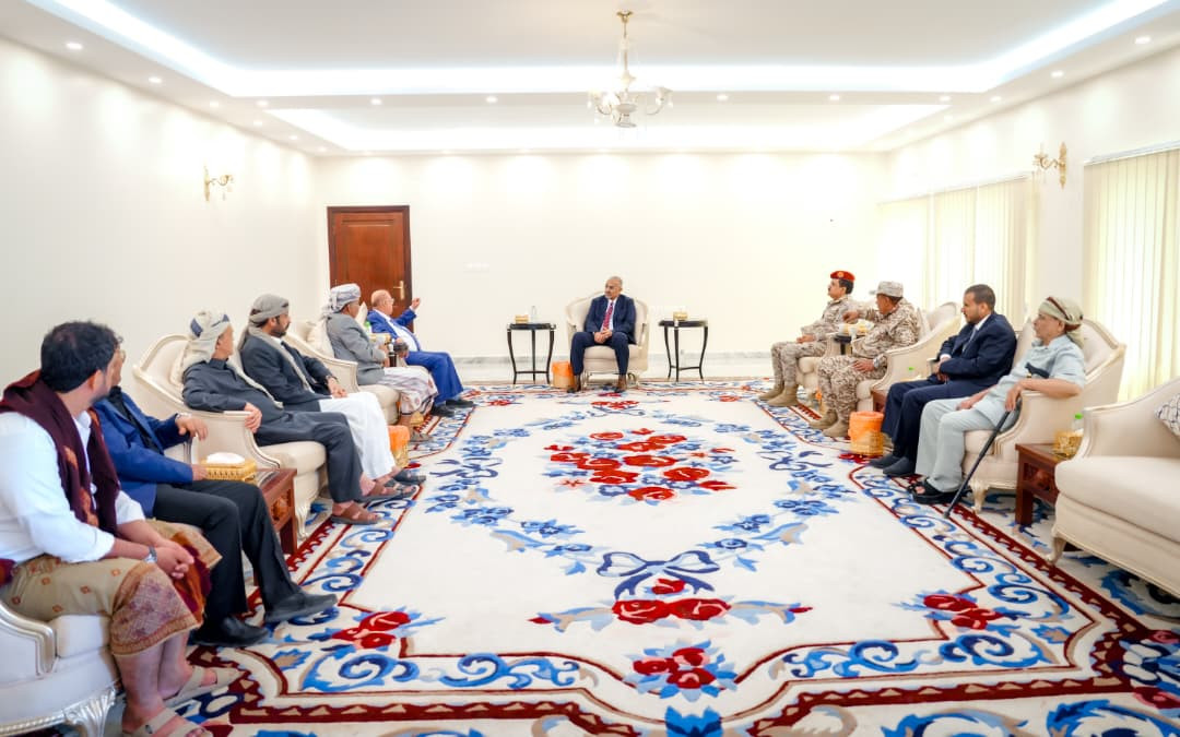 الرئيس الزُبيدي يبحث مع الشيخ البركاني سُبل تضافر الجهود لتعزيز الأمن والاستقرار في المحافظات المحررة الرئيس الزُبيدي يبحث مع الشيخ البركاني سُبل تضافر الجهود لتعزيز الأمن والاستقرار في المحافظات المحررة