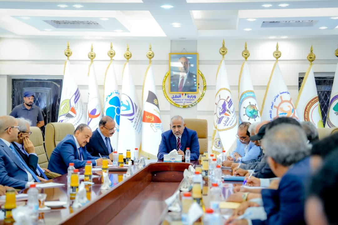 الرئيس الزُبيدي يبحث سُبل تطوير البنية التحتية لقطاع النقل الرئيس الزُبيدي يبحث سُبل تطوير البنية التحتية لقطاع النقل