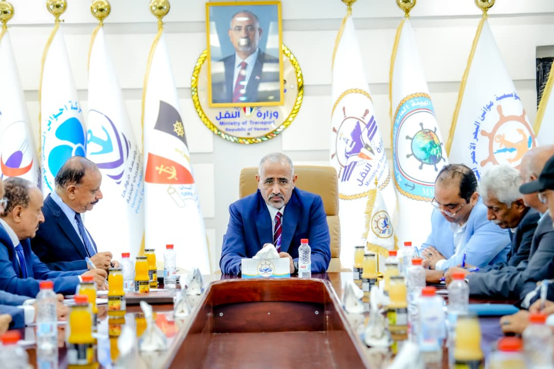 الرئيس الزُبيدي يبحث سُبل تطوير البنية التحتية لقطاع النقل الرئيس الزُبيدي يبحث سُبل تطوير البنية التحتية لقطاع النقل