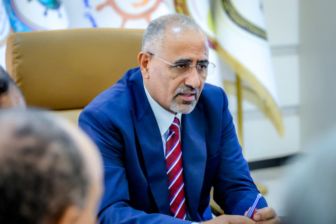 الرئيس الزُبيدي يبحث سُبل تطوير البنية التحتية لقطاع النقل الرئيس الزُبيدي يبحث سُبل تطوير البنية التحتية لقطاع النقل
