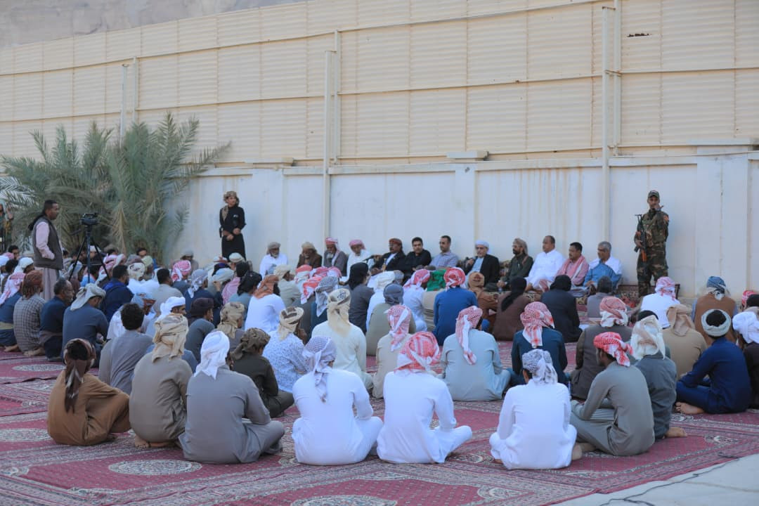 الكثيري يعقد لقاء موسعا بمشايخ ووجهاء وشباب قبيلة آل كثير في سيئون الكثيري يعقد لقاء موسعا بمشايخ ووجهاء وشباب قبيلة آل كثير في سيئون