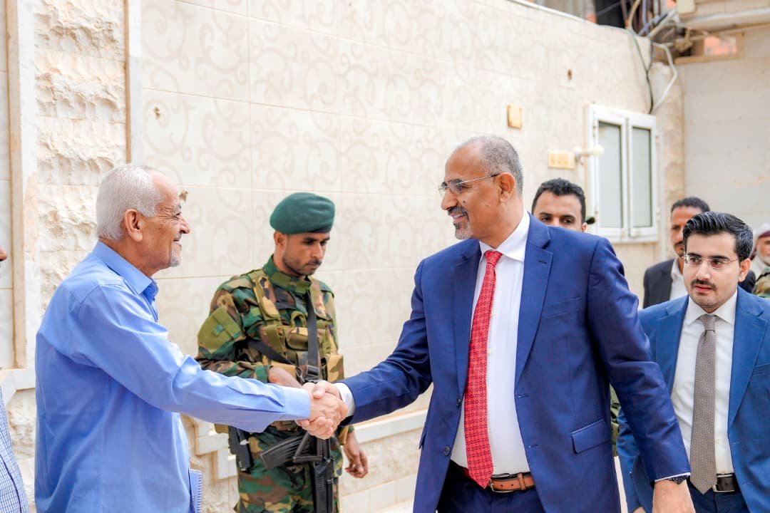 الرئيس الزُبيدي يزور وزارة المياه والبيئة ويطّلع على المشاريع المنفذة لتعزيز الموارد المائية الرئيس الزُبيدي يزور وزارة المياه والبيئة ويطّلع على المشاريع المنفذة لتعزيز الموارد المائية