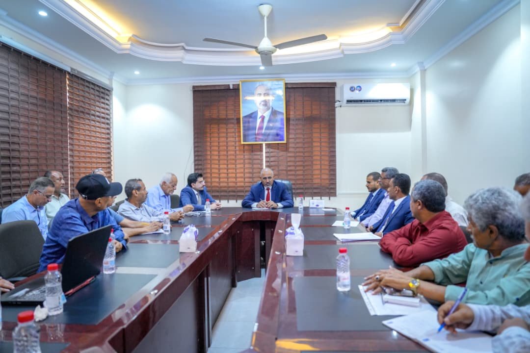 الرئيس الزُبيدي يزور وزارة المياه والبيئة ويطّلع على المشاريع المنفذة لتعزيز الموارد المائية الرئيس الزُبيدي يزور وزارة المياه والبيئة ويطّلع على المشاريع المنفذة لتعزيز الموارد المائية