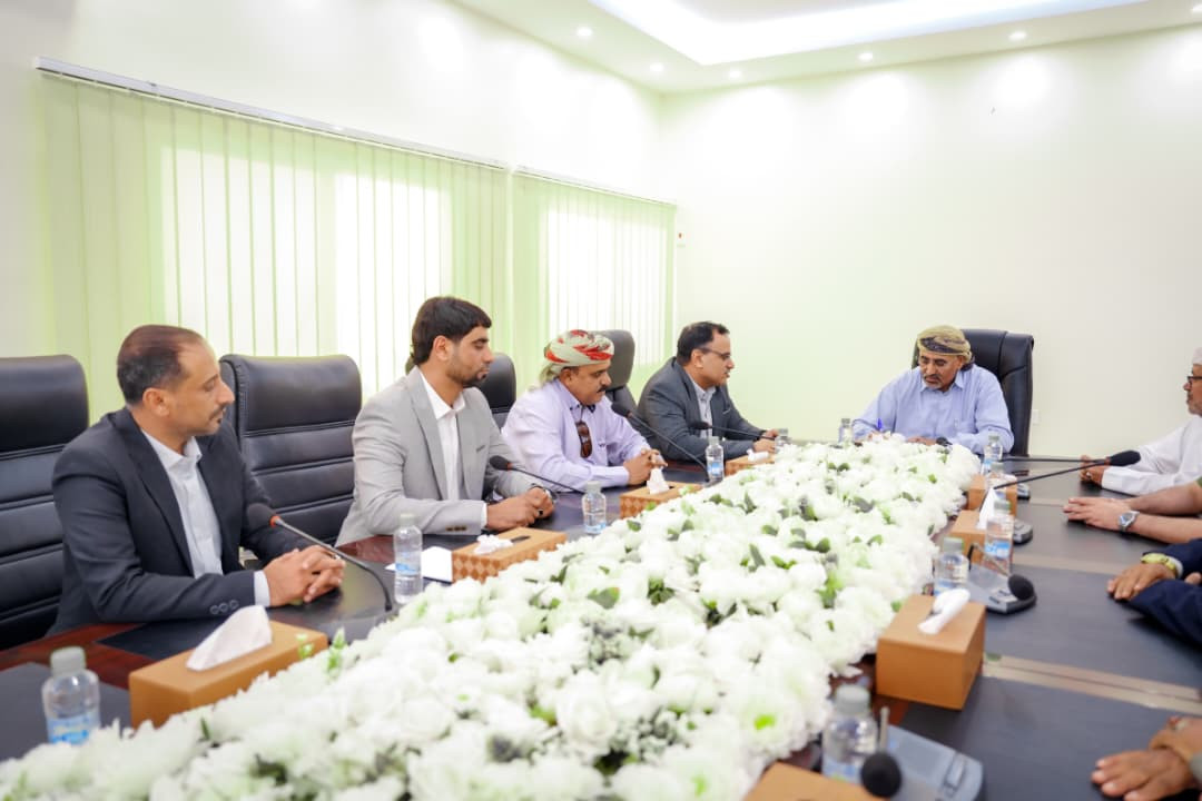 الرئيس الزُبيدي يطّلع على جهود تطبيع الأوضاع وتثبيت دعائم الاستقرار بالمهرة وسقطرى الرئيس الزُبيدي يطّلع على جهود تطبيع الأوضاع وتثبيت دعائم الاستقرار بالمهرة وسقطرى