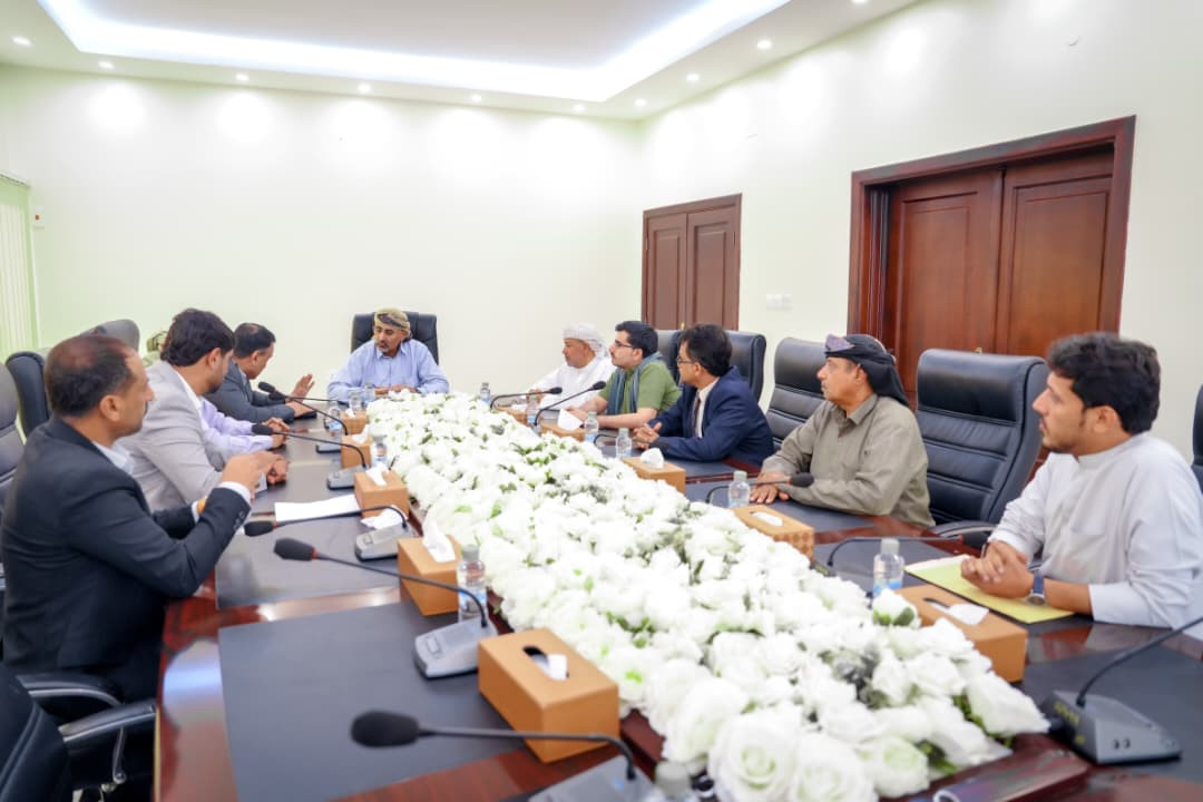 الرئيس الزُبيدي يطّلع على جهود تطبيع الأوضاع وتثبيت دعائم الاستقرار بالمهرة وسقطرى الرئيس الزُبيدي يطّلع على جهود تطبيع الأوضاع وتثبيت دعائم الاستقرار بالمهرة وسقطرى