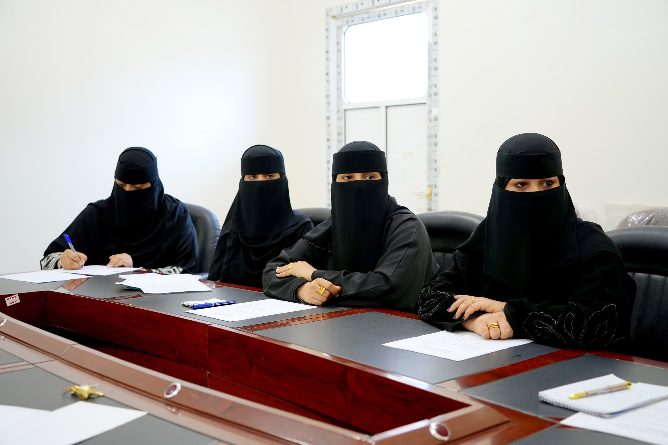 هيئة المرأة والطفل تشيد بالحضور والمشاركة المميزة للمرأة الجنوبية في مخيمات الاعتصام هيئة المرأة والطفل تشيد بالحضور والمشاركة المميزة للمرأة الجنوبية في مخيمات الاعتصام