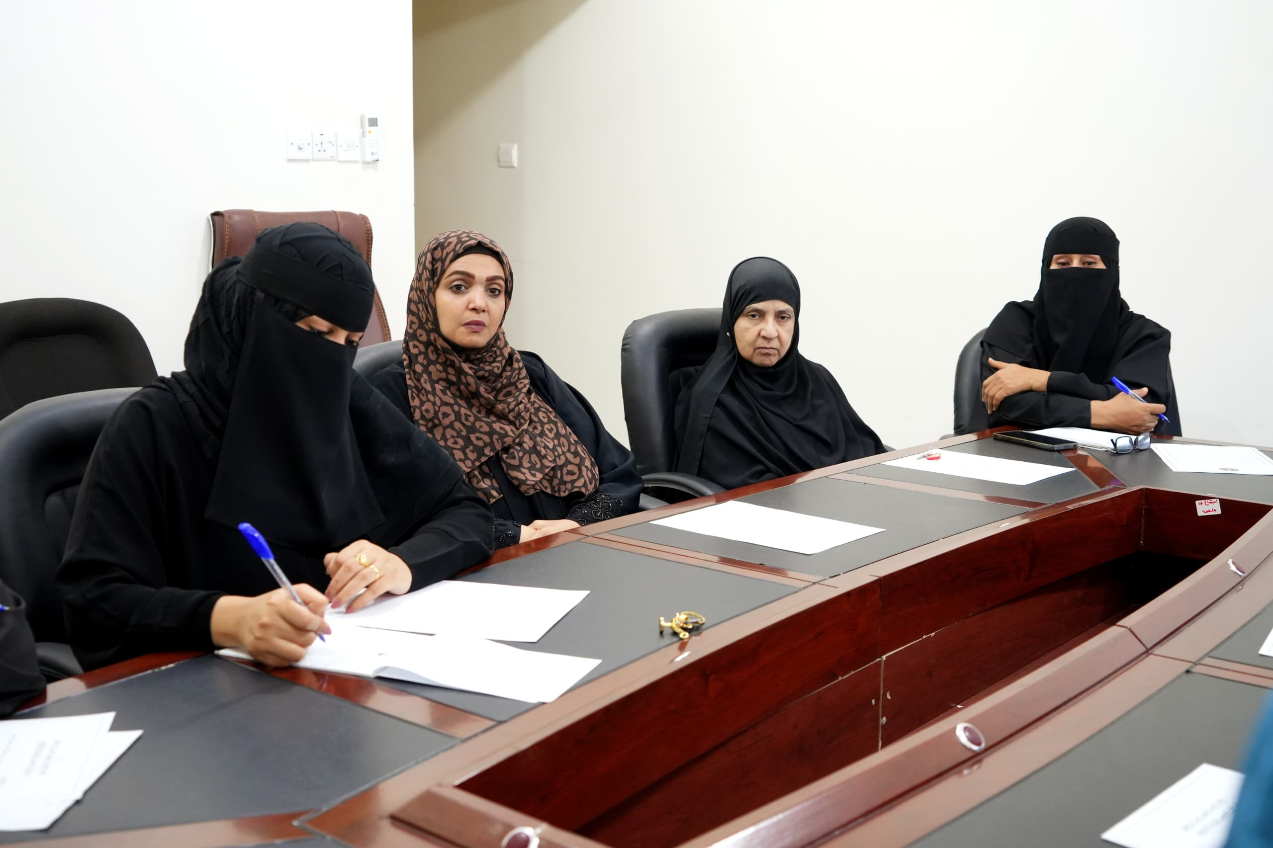 هيئة المرأة والطفل تشيد بالحضور والمشاركة المميزة للمرأة الجنوبية في مخيمات الاعتصام هيئة المرأة والطفل تشيد بالحضور والمشاركة المميزة للمرأة الجنوبية في مخيمات الاعتصام