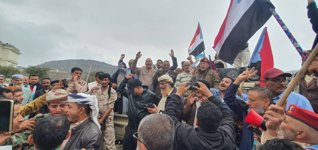 حشود تربوية تصل ساحة الاعتصام المفتوح في الضالع للمطالبة بإعلان دولة الجنوب العربي حشود تربوية تصل ساحة الاعتصام المفتوح في الضالع للمطالبة بإعلان دولة الجنوب العربي