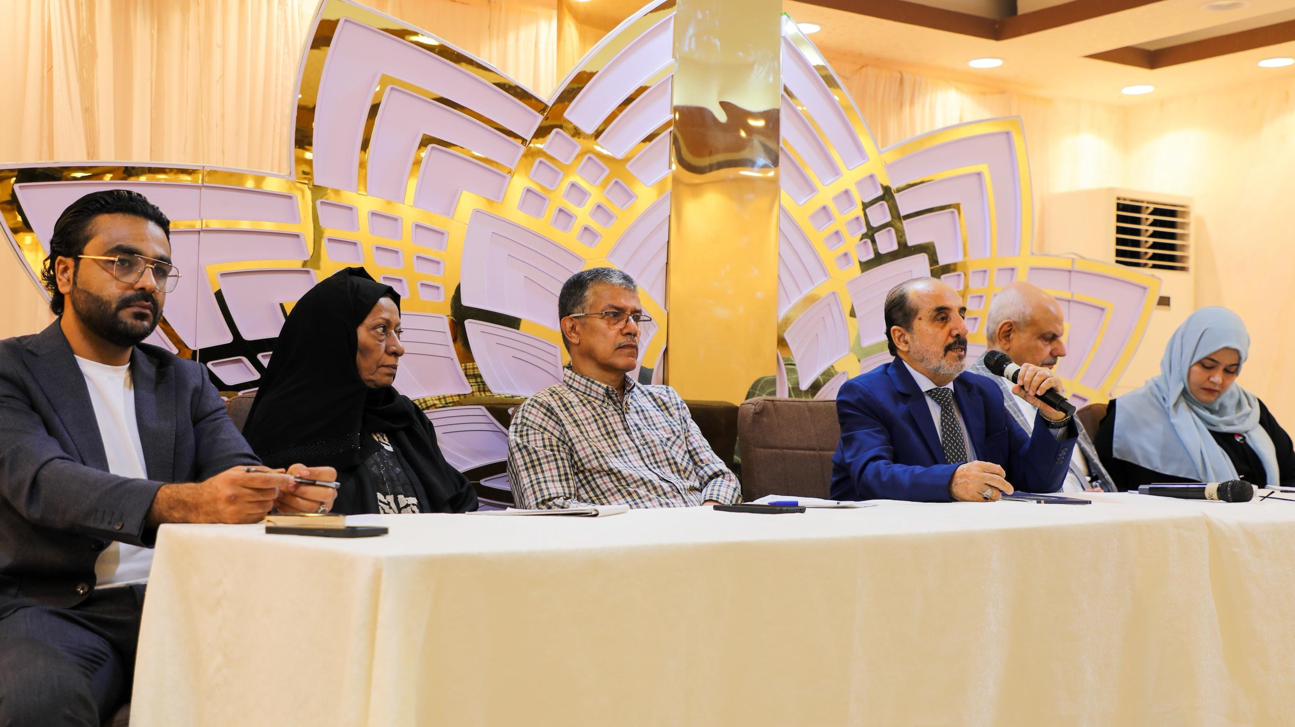 فريق التوجيه والرقابة الرئاسي يلتقي نخبة من المكونات والشخصيات السياسية في العاصمة عدن فريق التوجيه والرقابة الرئاسي يلتقي نخبة من المكونات والشخصيات السياسية في العاصمة عدن