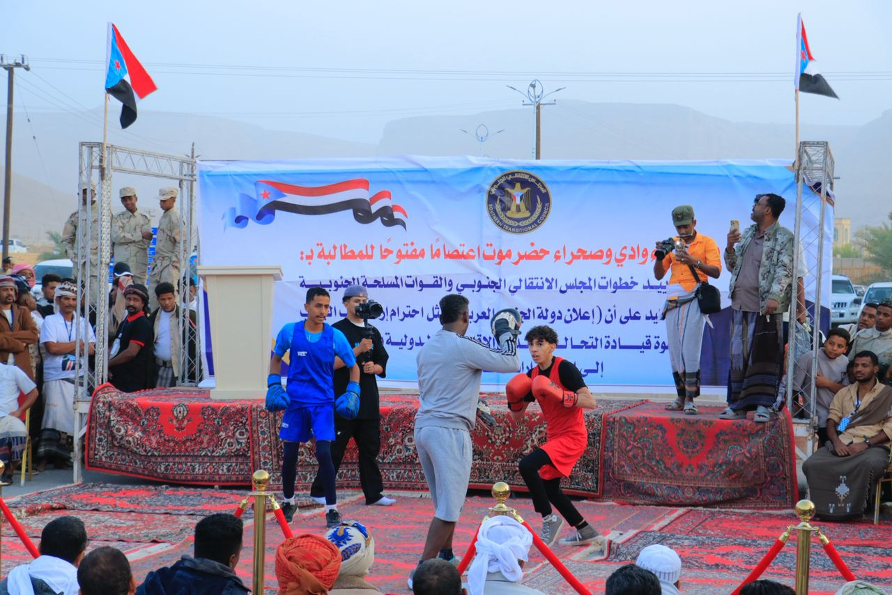 حفل كرنفالي جماهيري في ساحة الاعتصام المفتوح بسيئون حفل كرنفالي جماهيري في ساحة الاعتصام المفتوح بسيئون