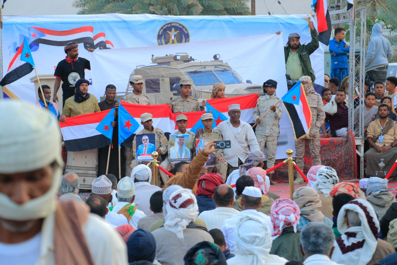 حفل كرنفالي جماهيري في ساحة الاعتصام المفتوح بسيئون حفل كرنفالي جماهيري في ساحة الاعتصام المفتوح بسيئون