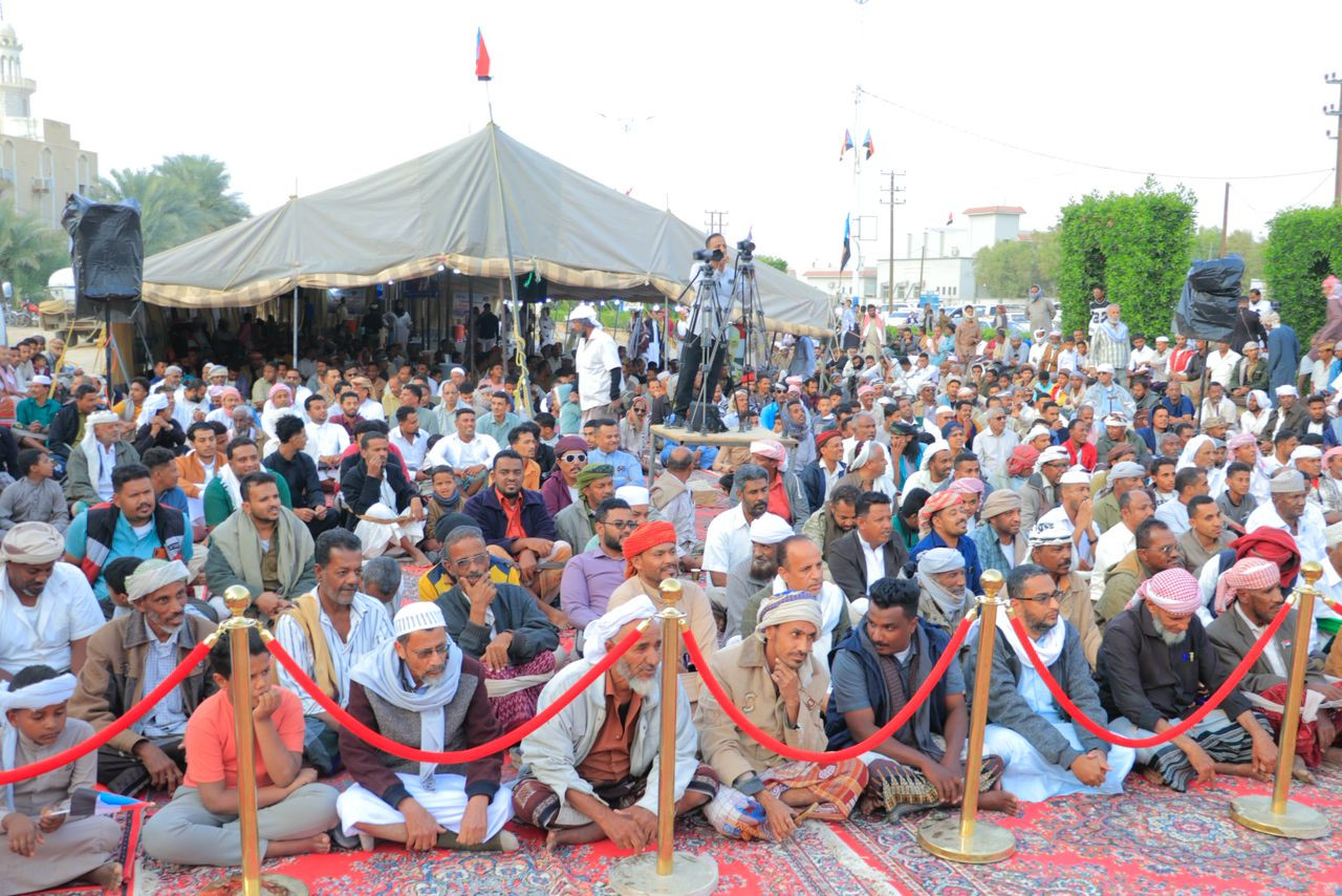 حفل كرنفالي جماهيري في ساحة الاعتصام المفتوح بسيئون حفل كرنفالي جماهيري في ساحة الاعتصام المفتوح بسيئون