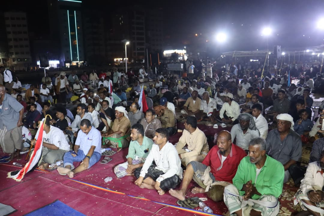 مخيم الاعتصام المفتوح بالمكلا يشهد حفلًا فنيًا وغنائيًا مخيم الاعتصام المفتوح بالمكلا يشهد حفلًا فنيًا وغنائيًا