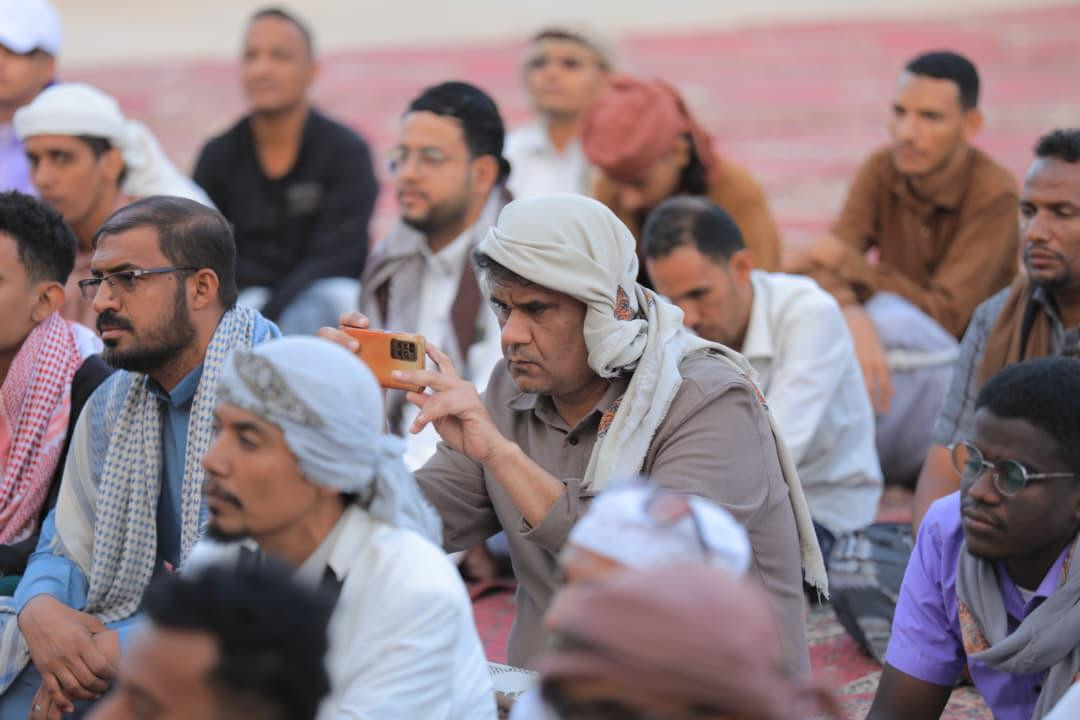 الكثيري يعقد لقاءً مع الإعلاميين والصحفيين وناشطي مواقع التواصل الاجتماعي بوادي حضرموت الكثيري يعقد لقاءً مع الإعلاميين والصحفيين وناشطي مواقع التواصل الاجتماعي بوادي حضرموت