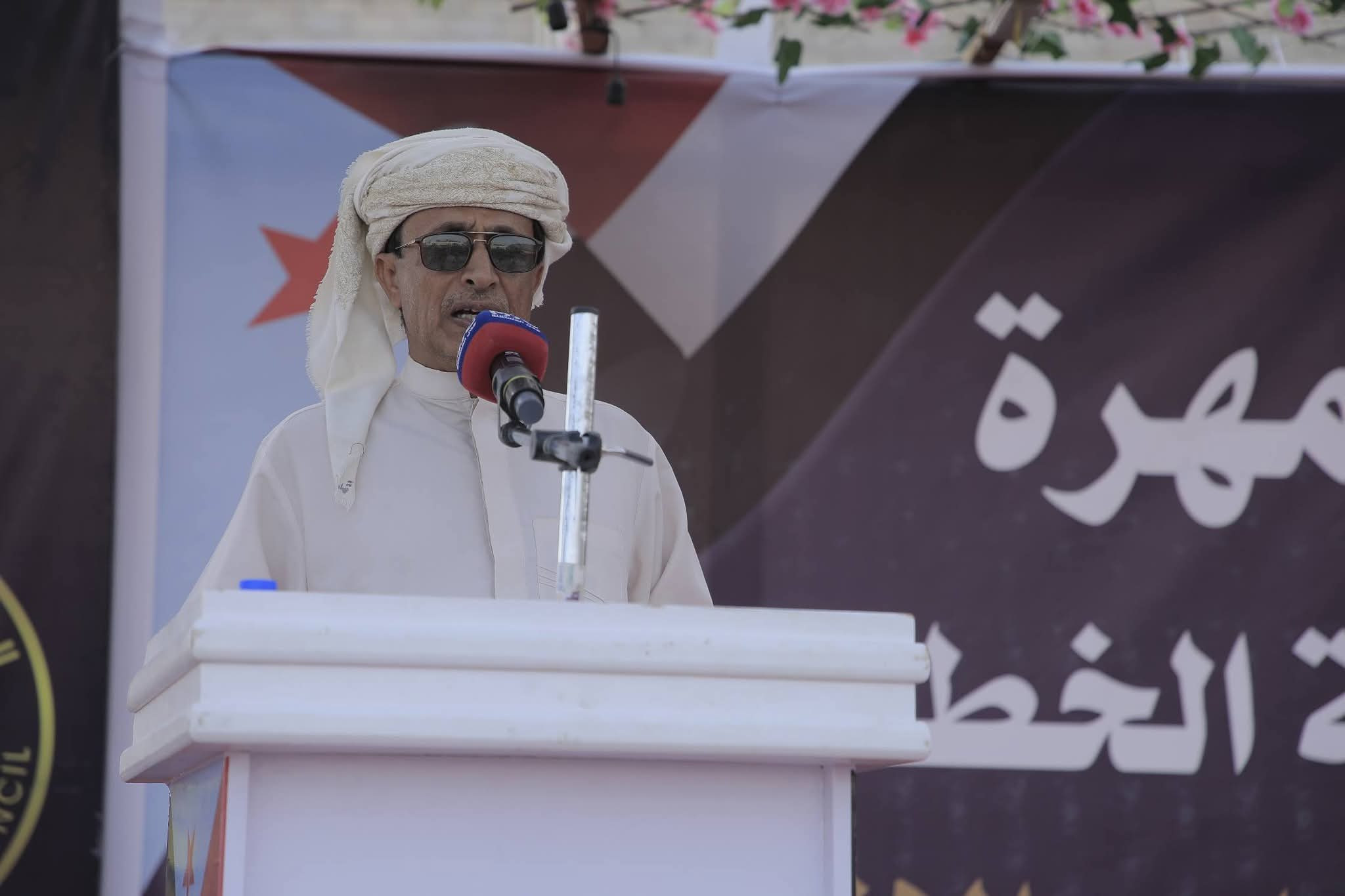 توافد حشود جماهيرية من سيحوت إلى ساحة اعتصام المهرة لدعم مطلب إعلان دولة الجنوب العربي توافد حشود جماهيرية من سيحوت إلى ساحة اعتصام المهرة لدعم مطلب إعلان دولة الجنوب العربي