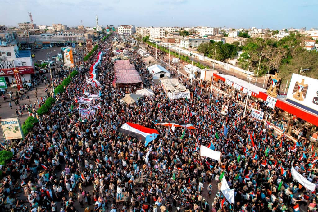 توافد جماهيري واسع لأبناء يافع إلى ساحة الاعتصام بالعاصمة عدن دعمًا لمطلب إعلان دولة الجنوب العربي توافد جماهيري واسع لأبناء يافع إلى ساحة الاعتصام بالعاصمة عدن دعمًا لمطلب إعلان دولة الجنوب العربي