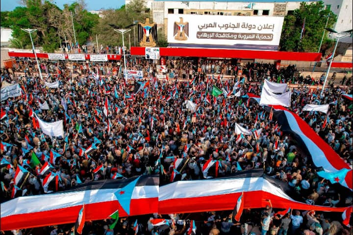 توافد جماهيري واسع لأبناء يافع إلى ساحة الاعتصام بالعاصمة عدن دعمًا لمطلب إعلان دولة الجنوب العربي توافد جماهيري واسع لأبناء يافع إلى ساحة الاعتصام بالعاصمة عدن دعمًا لمطلب إعلان دولة الجنوب العربي