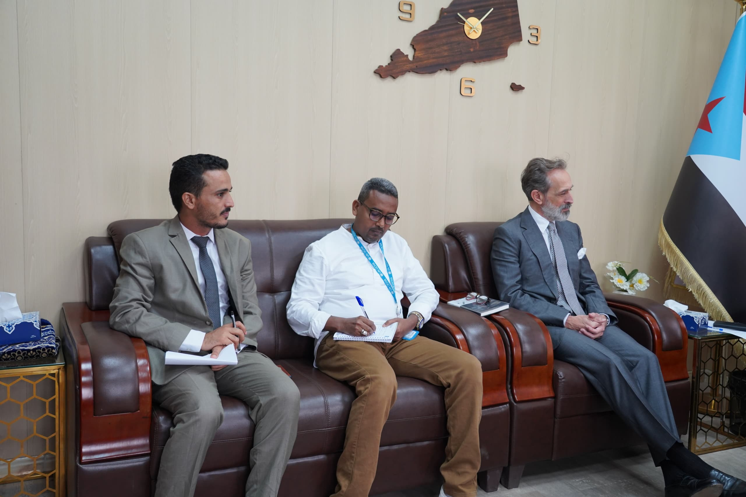 الدكتور الحاج يلتقي المنسق المقيم للأمم المتحدة في بلادنا الدكتور الحاج يلتقي المنسق المقيم للأمم المتحدة في بلادنا