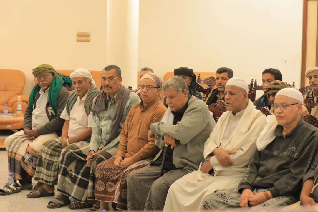 رئيس الجمعية الوطنية يلتقي مقادمة دلل شبام القديمة بسيئون رئيس الجمعية الوطنية يلتقي مقادمة دلل شبام القديمة بسيئون