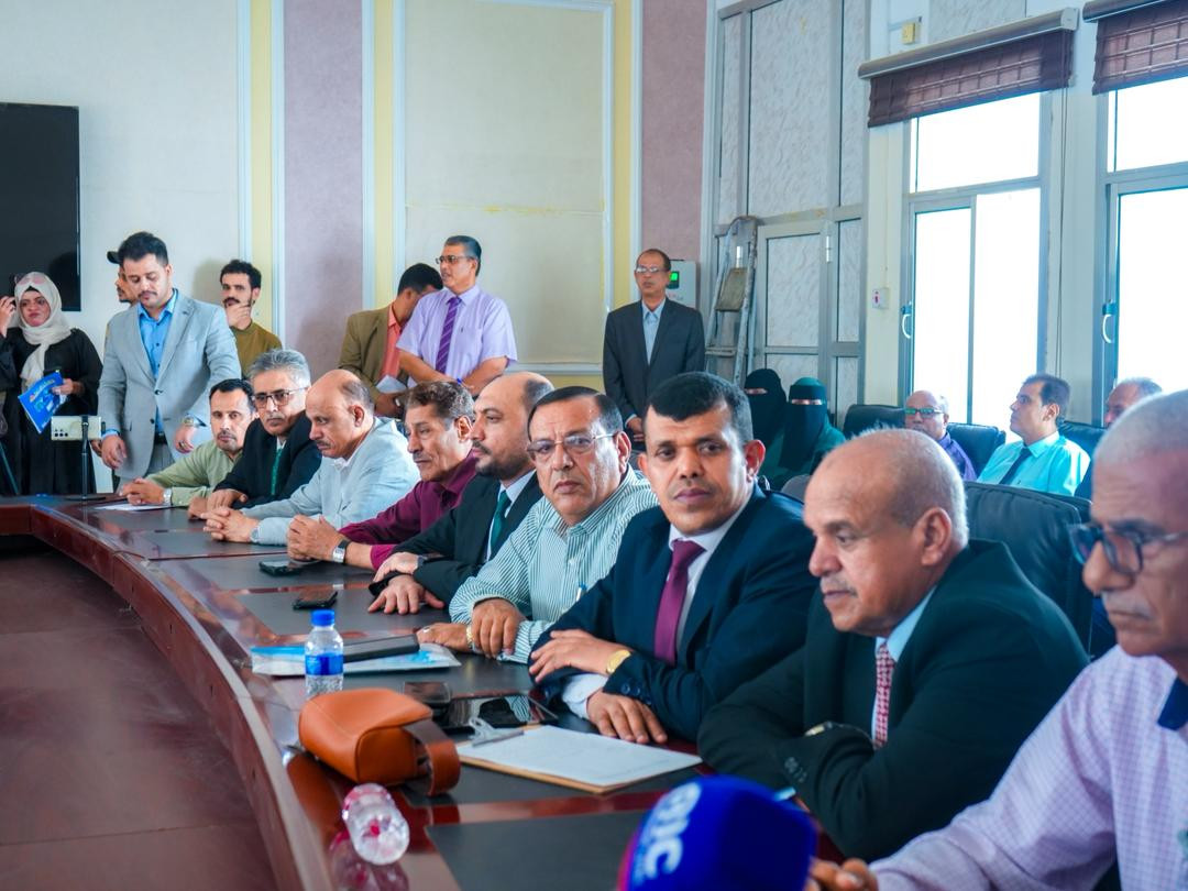 فريق التوجيه والرقابة الرئاسي يطلع على أوضاع جامعة عدن ويؤكد دعم المجلس الانتقالي للنهوض بالتعليم الجامعي فريق التوجيه والرقابة الرئاسي يطلع على أوضاع جامعة عدن ويؤكد دعم المجلس الانتقالي للنهوض بالتعليم الجامعي