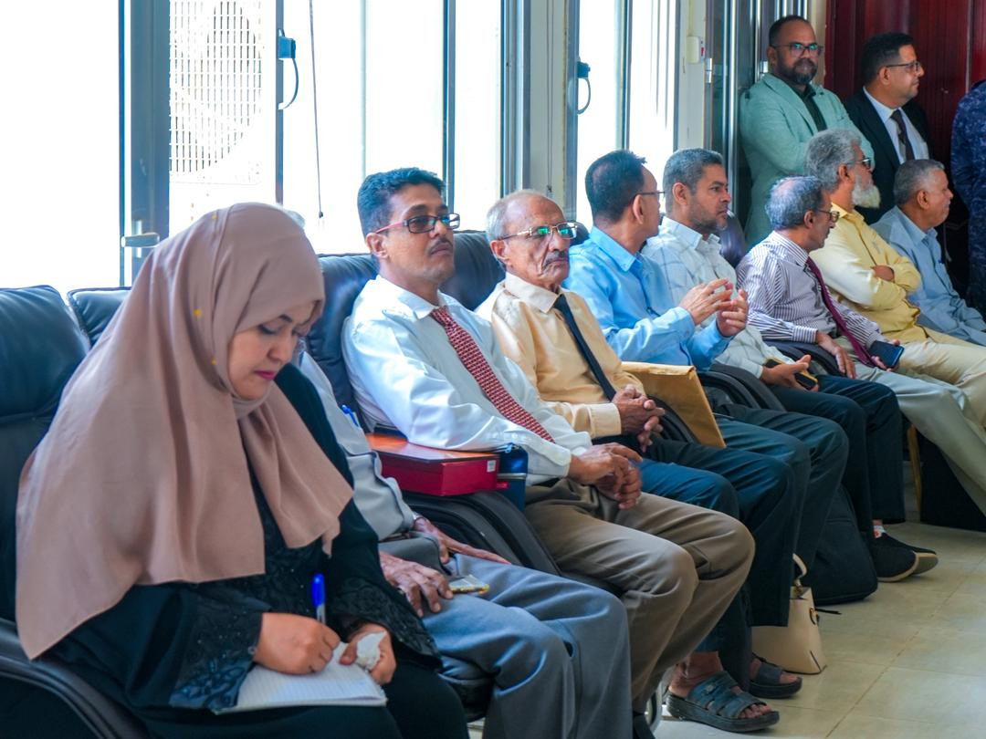 فريق التوجيه والرقابة الرئاسي يطلع على أوضاع جامعة عدن ويؤكد دعم المجلس الانتقالي للنهوض بالتعليم الجامعي فريق التوجيه والرقابة الرئاسي يطلع على أوضاع جامعة عدن ويؤكد دعم المجلس الانتقالي للنهوض بالتعليم الجامعي