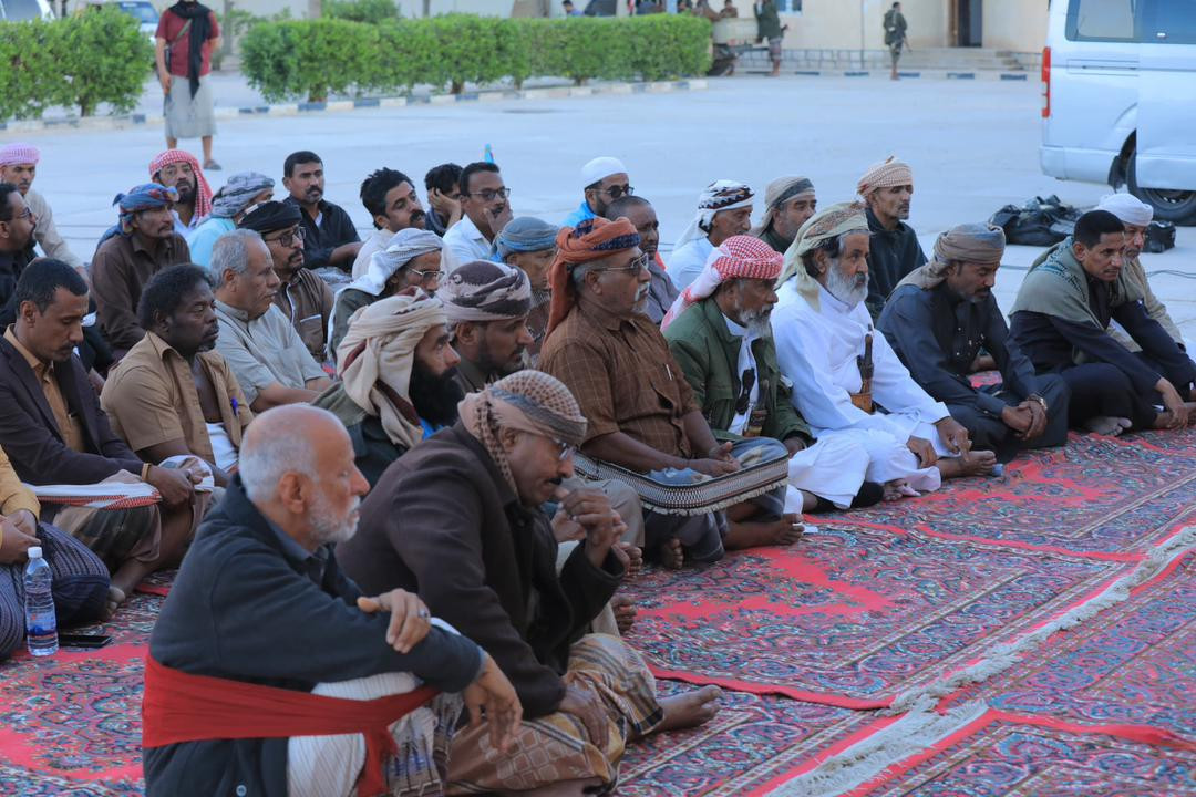 الكثيري يلتقي مشايخ ووجهاء مديرية حوره ووادي العين الكثيري يلتقي مشايخ ووجهاء مديرية حوره ووادي العين