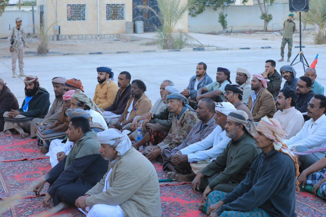 الكثيري يلتقي مشايخ ووجهاء مديرية حوره ووادي العين الكثيري يلتقي مشايخ ووجهاء مديرية حوره ووادي العين