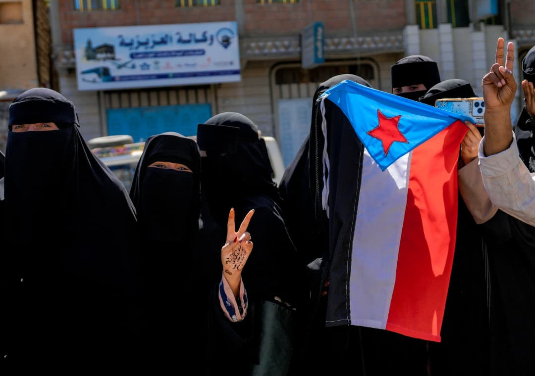 الرئيس الزُبيدي يزور محافظة أبين ويضع حجر الأساس لمشروع محطة الطاقة الشمسية بقدرة 30 ميجاوات الرئيس الزُبيدي يزور محافظة أبين ويضع حجر الأساس لمشروع محطة الطاقة الشمسية بقدرة 30 ميجاوات