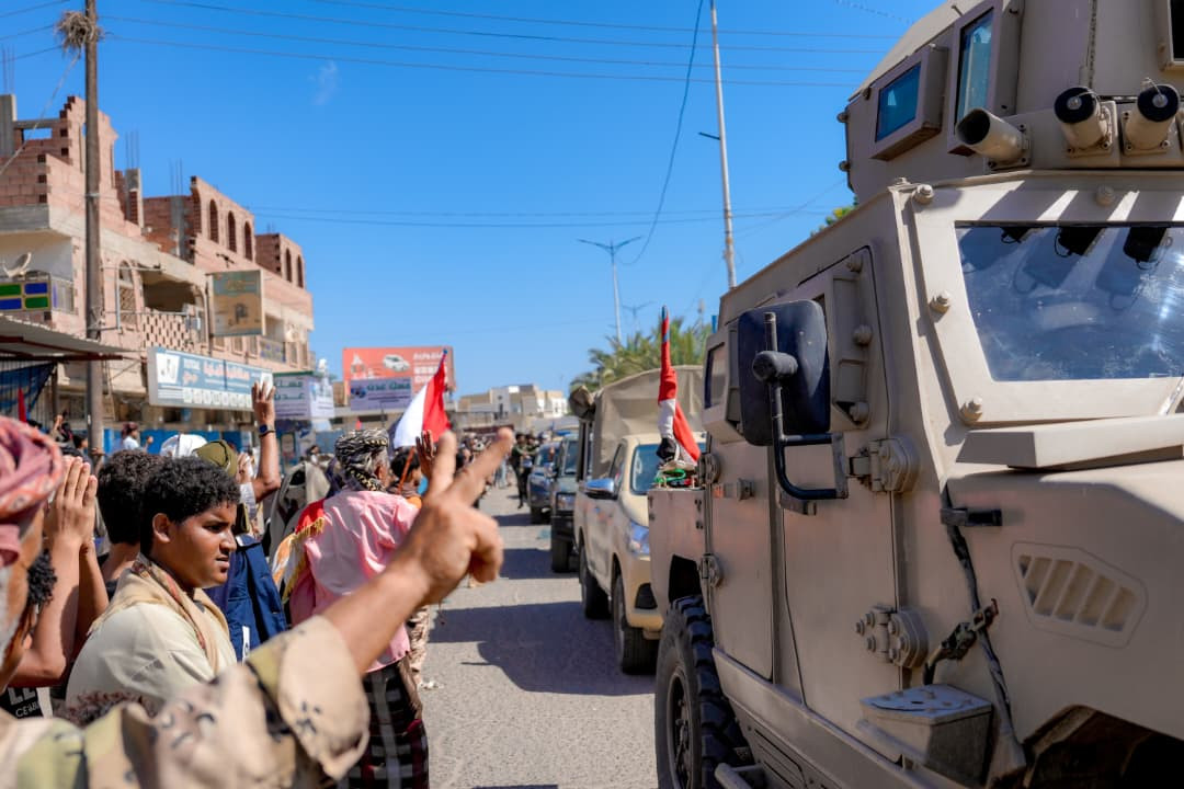 الرئيس الزُبيدي يزور محافظة أبين ويضع حجر الأساس لمشروع محطة الطاقة الشمسية بقدرة 30 ميجاوات الرئيس الزُبيدي يزور محافظة أبين ويضع حجر الأساس لمشروع محطة الطاقة الشمسية بقدرة 30 ميجاوات