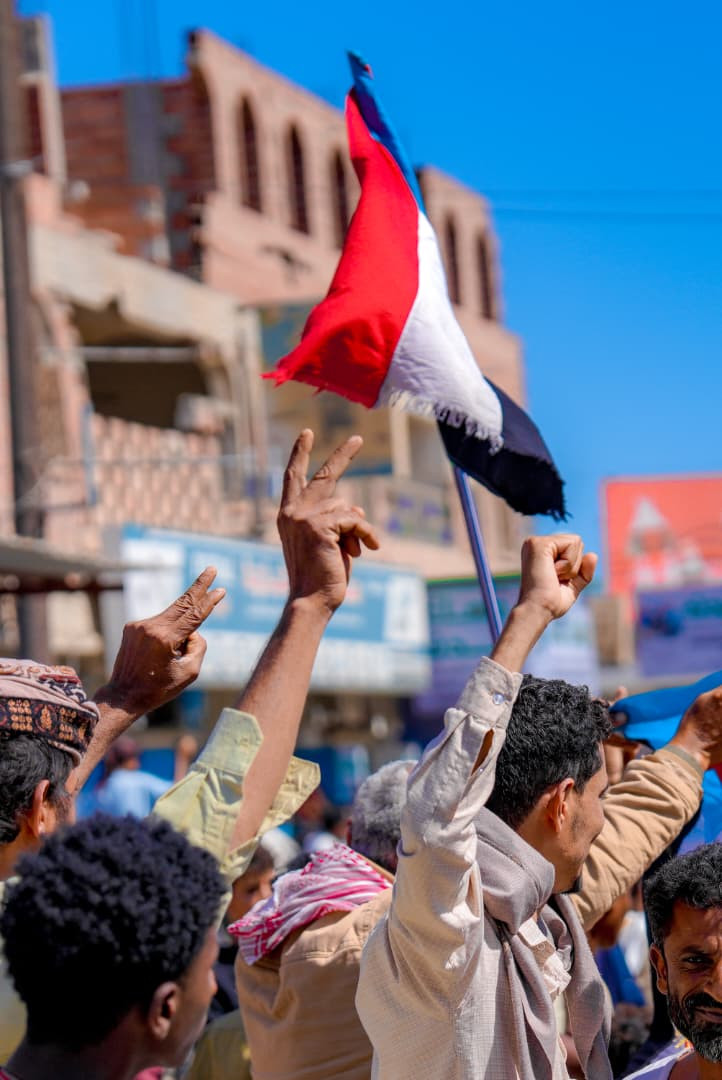 الرئيس الزُبيدي يزور محافظة أبين ويضع حجر الأساس لمشروع محطة الطاقة الشمسية بقدرة 30 ميجاوات الرئيس الزُبيدي يزور محافظة أبين ويضع حجر الأساس لمشروع محطة الطاقة الشمسية بقدرة 30 ميجاوات