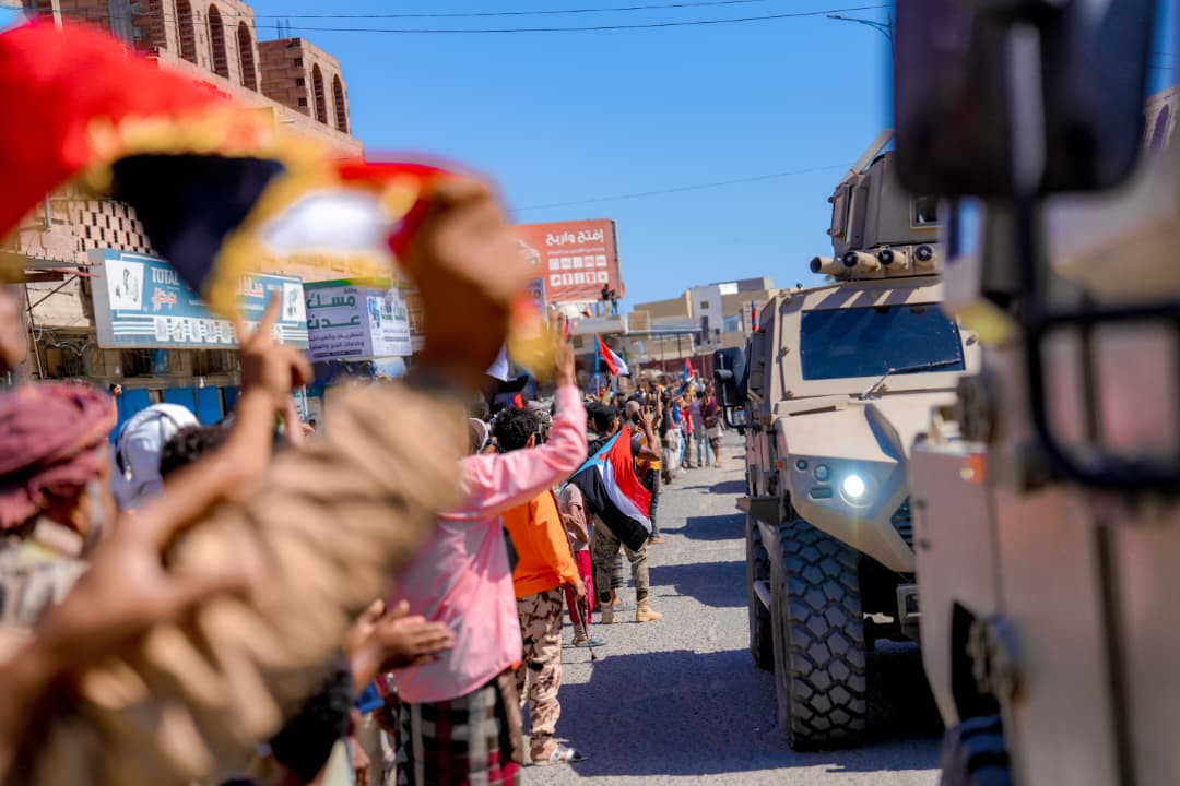 الرئيس الزُبيدي يزور محافظة أبين ويضع حجر الأساس لمشروع محطة الطاقة الشمسية بقدرة 30 ميجاوات الرئيس الزُبيدي يزور محافظة أبين ويضع حجر الأساس لمشروع محطة الطاقة الشمسية بقدرة 30 ميجاوات