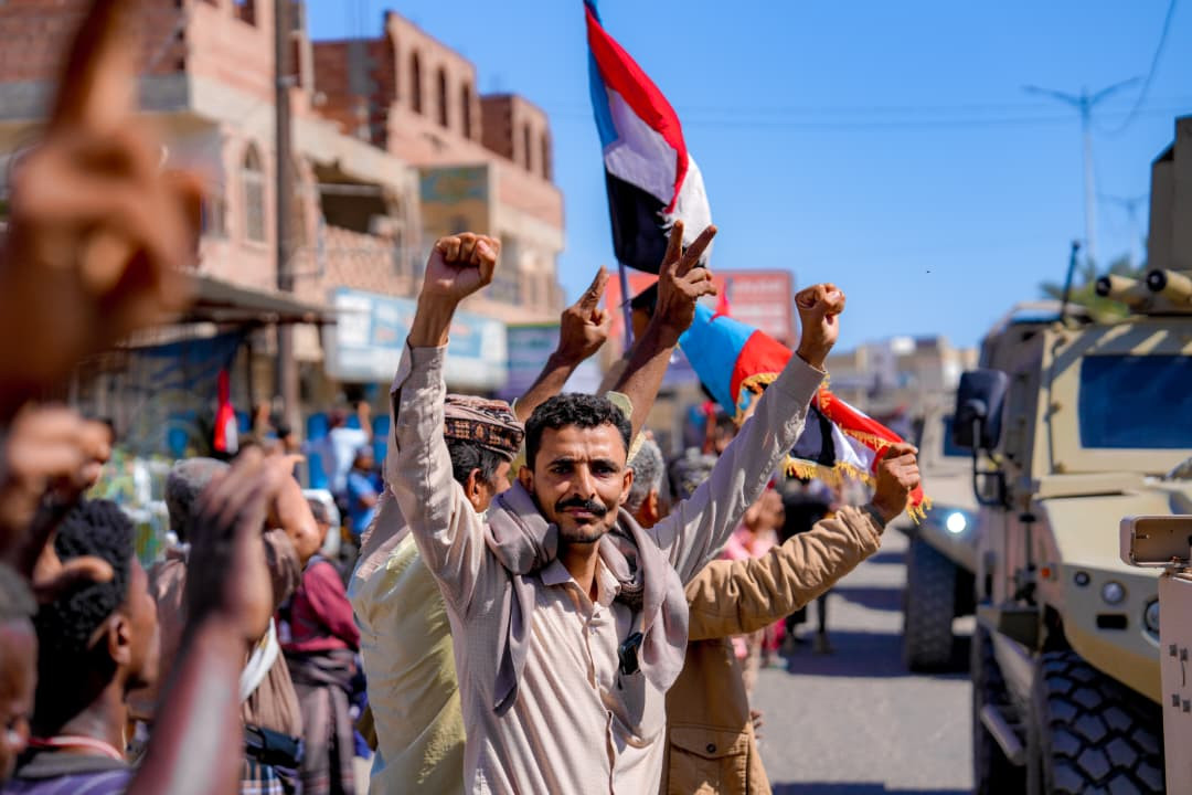 الرئيس الزُبيدي يزور محافظة أبين ويضع حجر الأساس لمشروع محطة الطاقة الشمسية بقدرة 30 ميجاوات الرئيس الزُبيدي يزور محافظة أبين ويضع حجر الأساس لمشروع محطة الطاقة الشمسية بقدرة 30 ميجاوات