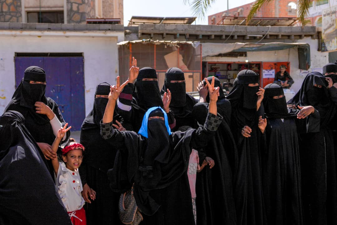الرئيس الزُبيدي يزور محافظة أبين ويضع حجر الأساس لمشروع محطة الطاقة الشمسية بقدرة 30 ميجاوات الرئيس الزُبيدي يزور محافظة أبين ويضع حجر الأساس لمشروع محطة الطاقة الشمسية بقدرة 30 ميجاوات