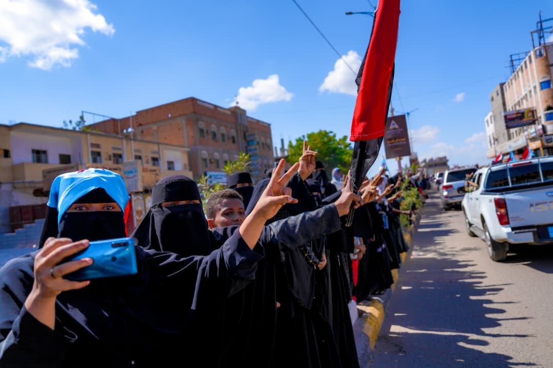 الرئيس الزُبيدي يزور محافظة أبين ويضع حجر الأساس لمشروع محطة الطاقة الشمسية بقدرة 30 ميجاوات الرئيس الزُبيدي يزور محافظة أبين ويضع حجر الأساس لمشروع محطة الطاقة الشمسية بقدرة 30 ميجاوات