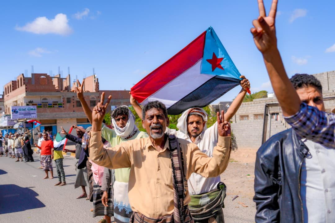 الرئيس الزُبيدي يزور محافظة أبين ويضع حجر الأساس لمشروع محطة الطاقة الشمسية بقدرة 30 ميجاوات الرئيس الزُبيدي يزور محافظة أبين ويضع حجر الأساس لمشروع محطة الطاقة الشمسية بقدرة 30 ميجاوات