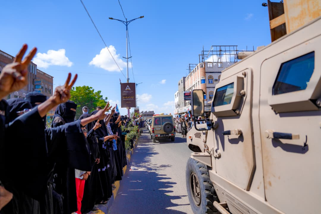 الرئيس الزُبيدي يزور محافظة أبين ويضع حجر الأساس لمشروع محطة الطاقة الشمسية بقدرة 30 ميجاوات الرئيس الزُبيدي يزور محافظة أبين ويضع حجر الأساس لمشروع محطة الطاقة الشمسية بقدرة 30 ميجاوات