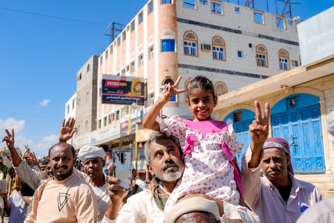 الرئيس الزُبيدي يزور محافظة أبين ويضع حجر الأساس لمشروع محطة الطاقة الشمسية بقدرة 30 ميجاوات الرئيس الزُبيدي يزور محافظة أبين ويضع حجر الأساس لمشروع محطة الطاقة الشمسية بقدرة 30 ميجاوات