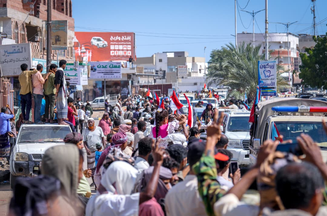 الرئيس الزُبيدي يزور محافظة أبين ويضع حجر الأساس لمشروع محطة الطاقة الشمسية بقدرة 30 ميجاوات الرئيس الزُبيدي يزور محافظة أبين ويضع حجر الأساس لمشروع محطة الطاقة الشمسية بقدرة 30 ميجاوات