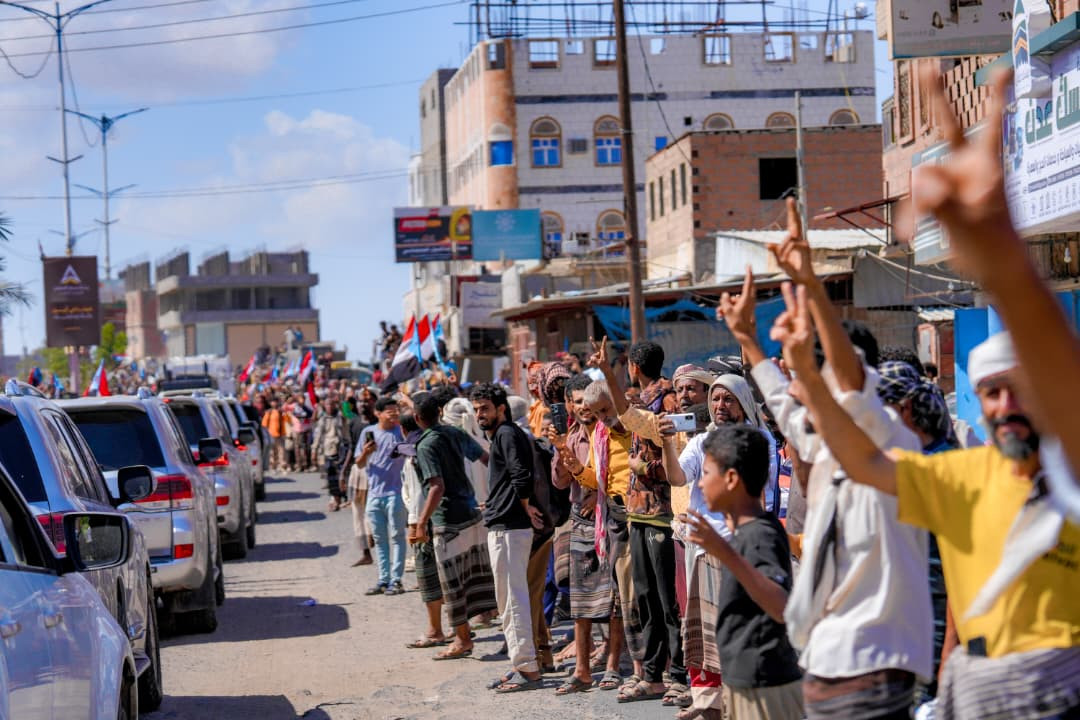 الرئيس الزُبيدي يزور محافظة أبين ويضع حجر الأساس لمشروع محطة الطاقة الشمسية بقدرة 30 ميجاوات الرئيس الزُبيدي يزور محافظة أبين ويضع حجر الأساس لمشروع محطة الطاقة الشمسية بقدرة 30 ميجاوات