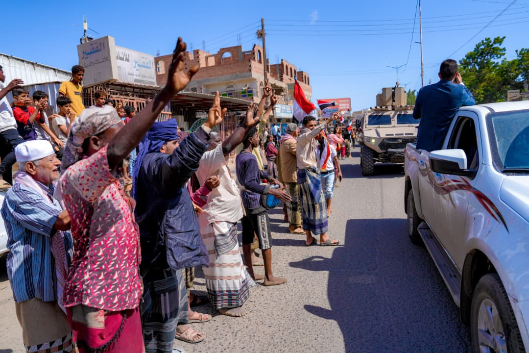 الرئيس الزُبيدي يزور محافظة أبين ويضع حجر الأساس لمشروع محطة الطاقة الشمسية بقدرة 30 ميجاوات الرئيس الزُبيدي يزور محافظة أبين ويضع حجر الأساس لمشروع محطة الطاقة الشمسية بقدرة 30 ميجاوات