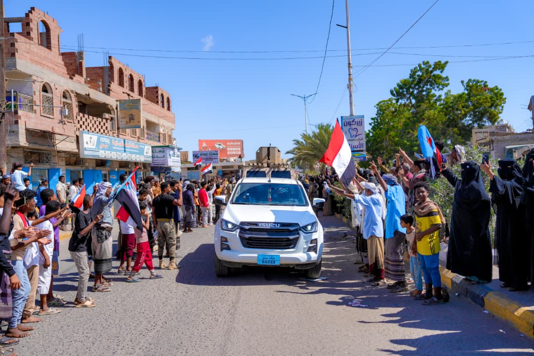 الرئيس الزُبيدي يزور محافظة أبين ويضع حجر الأساس لمشروع محطة الطاقة الشمسية بقدرة 30 ميجاوات الرئيس الزُبيدي يزور محافظة أبين ويضع حجر الأساس لمشروع محطة الطاقة الشمسية بقدرة 30 ميجاوات