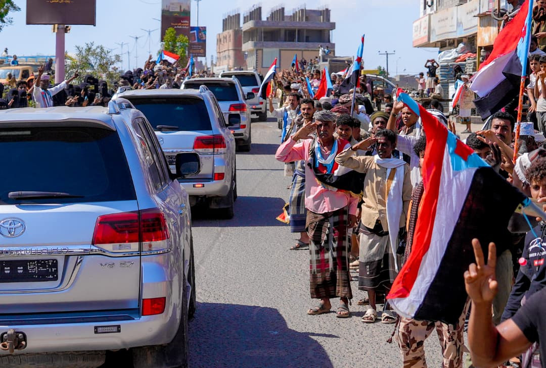 الرئيس الزُبيدي يزور محافظة أبين ويضع حجر الأساس لمشروع محطة الطاقة الشمسية بقدرة 30 ميجاوات الرئيس الزُبيدي يزور محافظة أبين ويضع حجر الأساس لمشروع محطة الطاقة الشمسية بقدرة 30 ميجاوات
