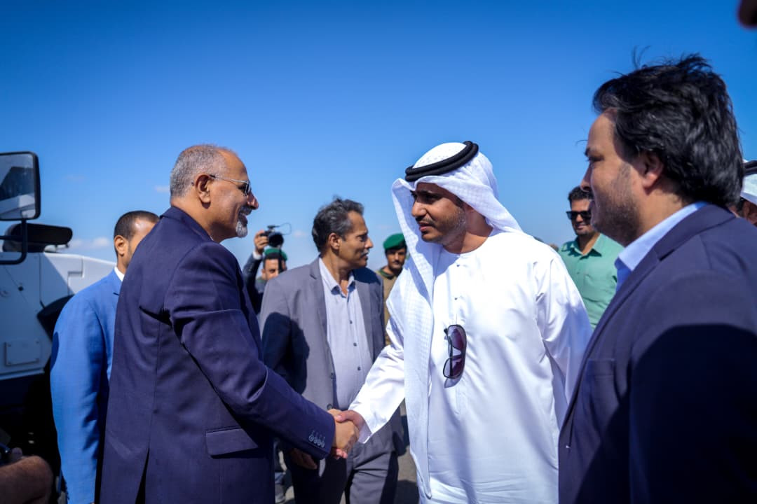 الرئيس الزُبيدي يزور محافظة أبين ويضع حجر الأساس لمشروع محطة الطاقة الشمسية بقدرة 30 ميجاوات الرئيس الزُبيدي يزور محافظة أبين ويضع حجر الأساس لمشروع محطة الطاقة الشمسية بقدرة 30 ميجاوات