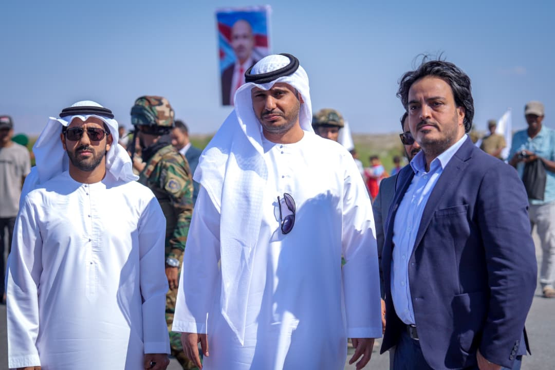 الرئيس الزُبيدي يزور محافظة أبين ويضع حجر الأساس لمشروع محطة الطاقة الشمسية بقدرة 30 ميجاوات الرئيس الزُبيدي يزور محافظة أبين ويضع حجر الأساس لمشروع محطة الطاقة الشمسية بقدرة 30 ميجاوات