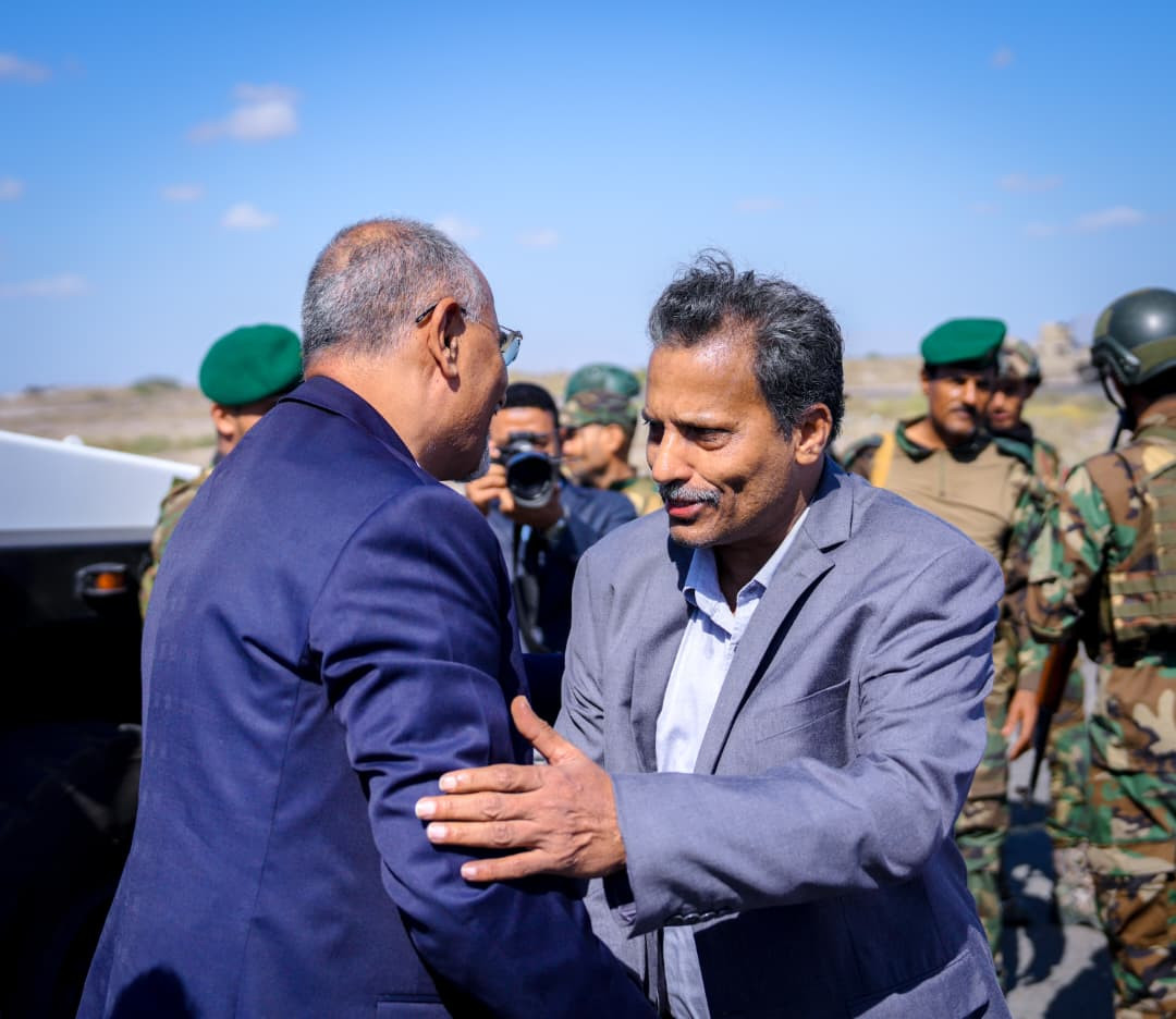 الرئيس الزُبيدي يزور محافظة أبين ويضع حجر الأساس لمشروع محطة الطاقة الشمسية بقدرة 30 ميجاوات الرئيس الزُبيدي يزور محافظة أبين ويضع حجر الأساس لمشروع محطة الطاقة الشمسية بقدرة 30 ميجاوات