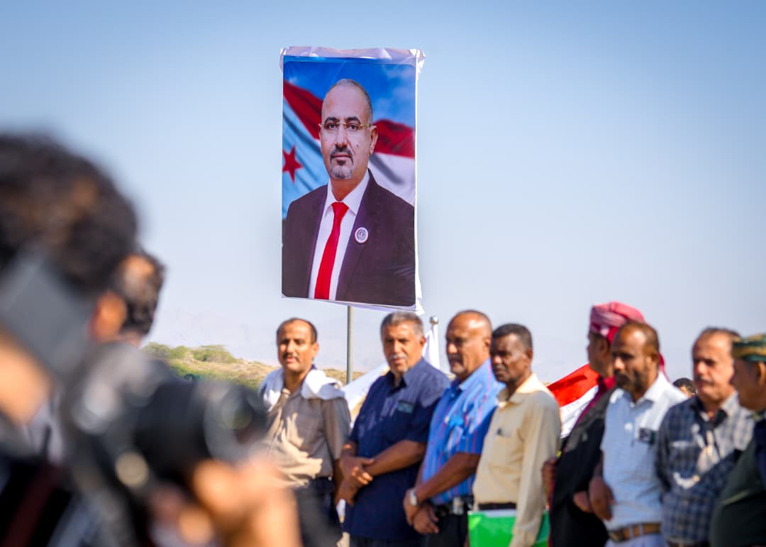 الرئيس الزُبيدي يزور محافظة أبين ويضع حجر الأساس لمشروع محطة الطاقة الشمسية بقدرة 30 ميجاوات الرئيس الزُبيدي يزور محافظة أبين ويضع حجر الأساس لمشروع محطة الطاقة الشمسية بقدرة 30 ميجاوات