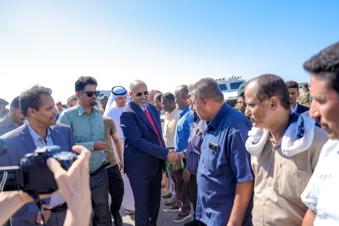 الرئيس الزُبيدي يزور محافظة أبين ويضع حجر الأساس لمشروع محطة الطاقة الشمسية بقدرة 30 ميجاوات الرئيس الزُبيدي يزور محافظة أبين ويضع حجر الأساس لمشروع محطة الطاقة الشمسية بقدرة 30 ميجاوات