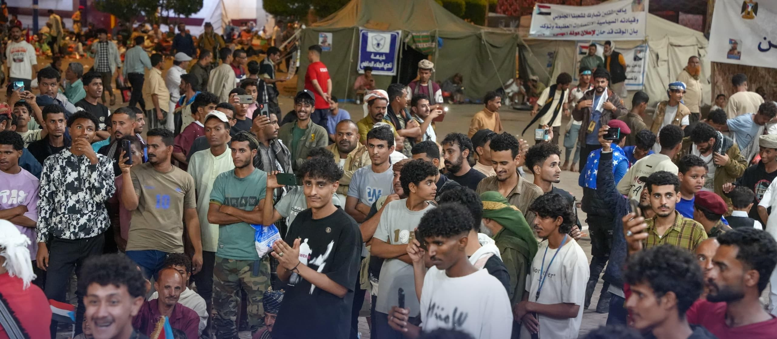 ساحة العروض تحتضن أمسية فنية وثقافية بحضور جماهيري واسع ساحة العروض تحتضن أمسية فنية وثقافية بحضور جماهيري واسع