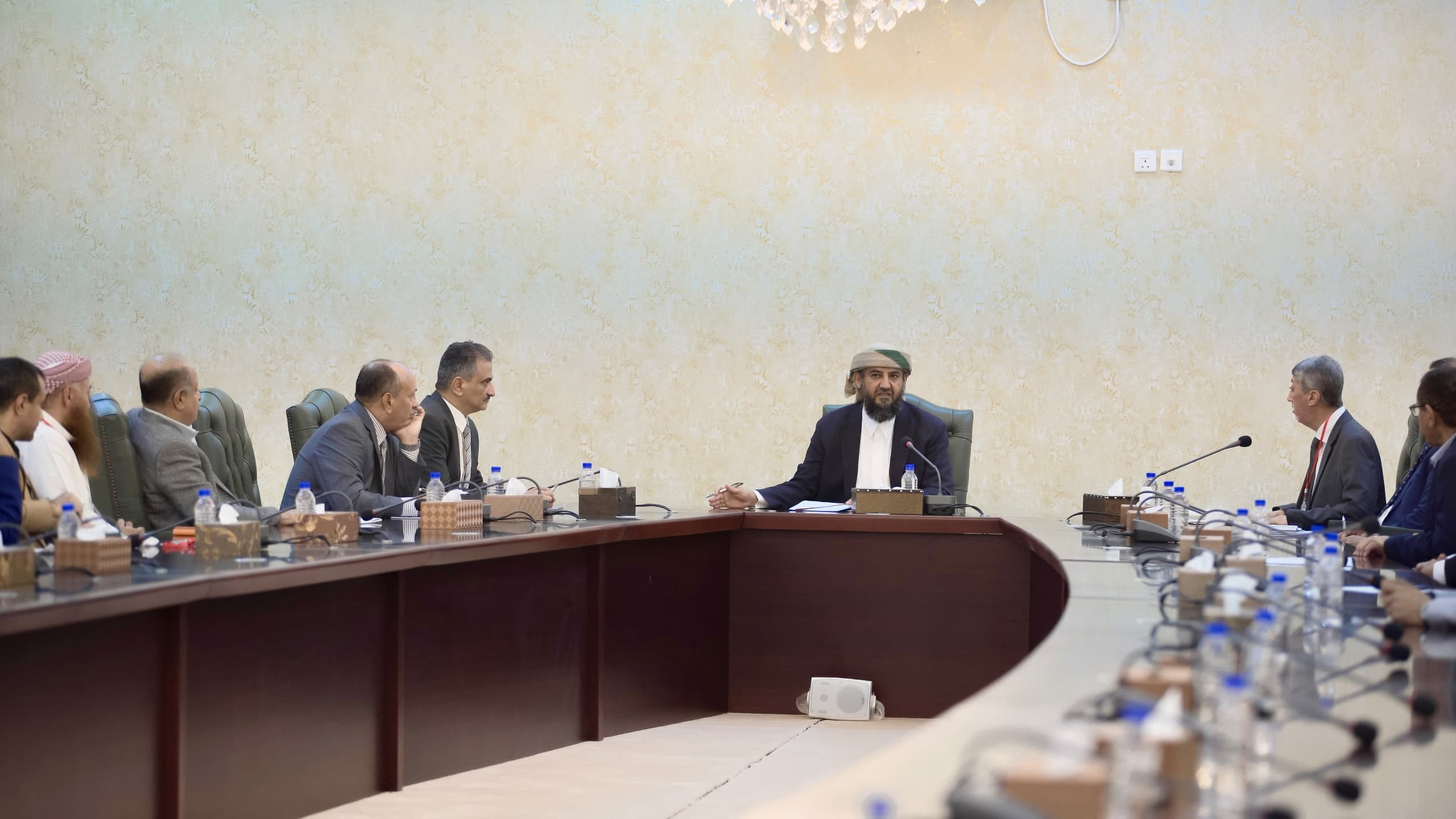 المحرّمي يؤكد أهمية الشراكة مع القطاع الخاص لضمان استقرار العملة وتحفيز الاقتصاد المحرّمي يؤكد أهمية الشراكة مع القطاع الخاص لضمان استقرار العملة وتحفيز الاقتصاد